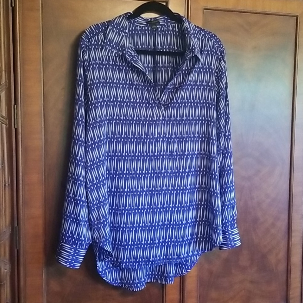 Ann Taylor Elegant lightweight blouse